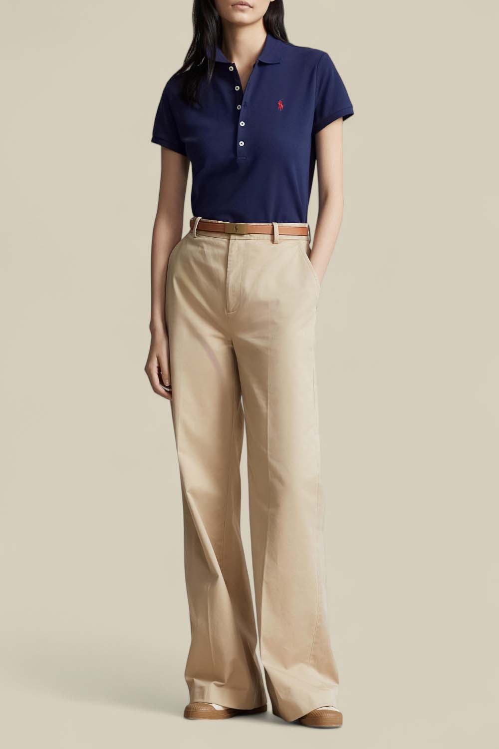 תמונת כל הלוק של חולצת פולו